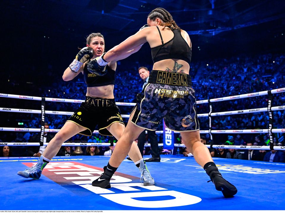 25 November 2023; Katie Taylor, left, and Chantelle Cameron during their undisputed super lightweight championship bout at the 3Arena in Dublin. Photo by Stephen McCarthy/Sportsfile