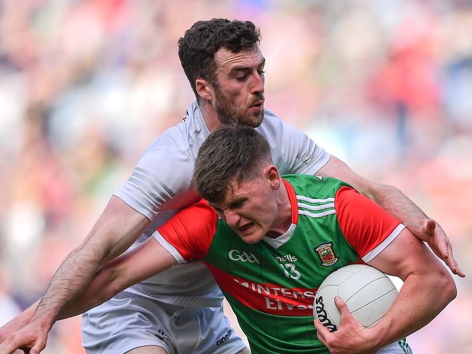 James Carr of Mayo in action against Kevin Flynn at Croke Park. Photo by Piaras Ó Mídheach/Sportsfile