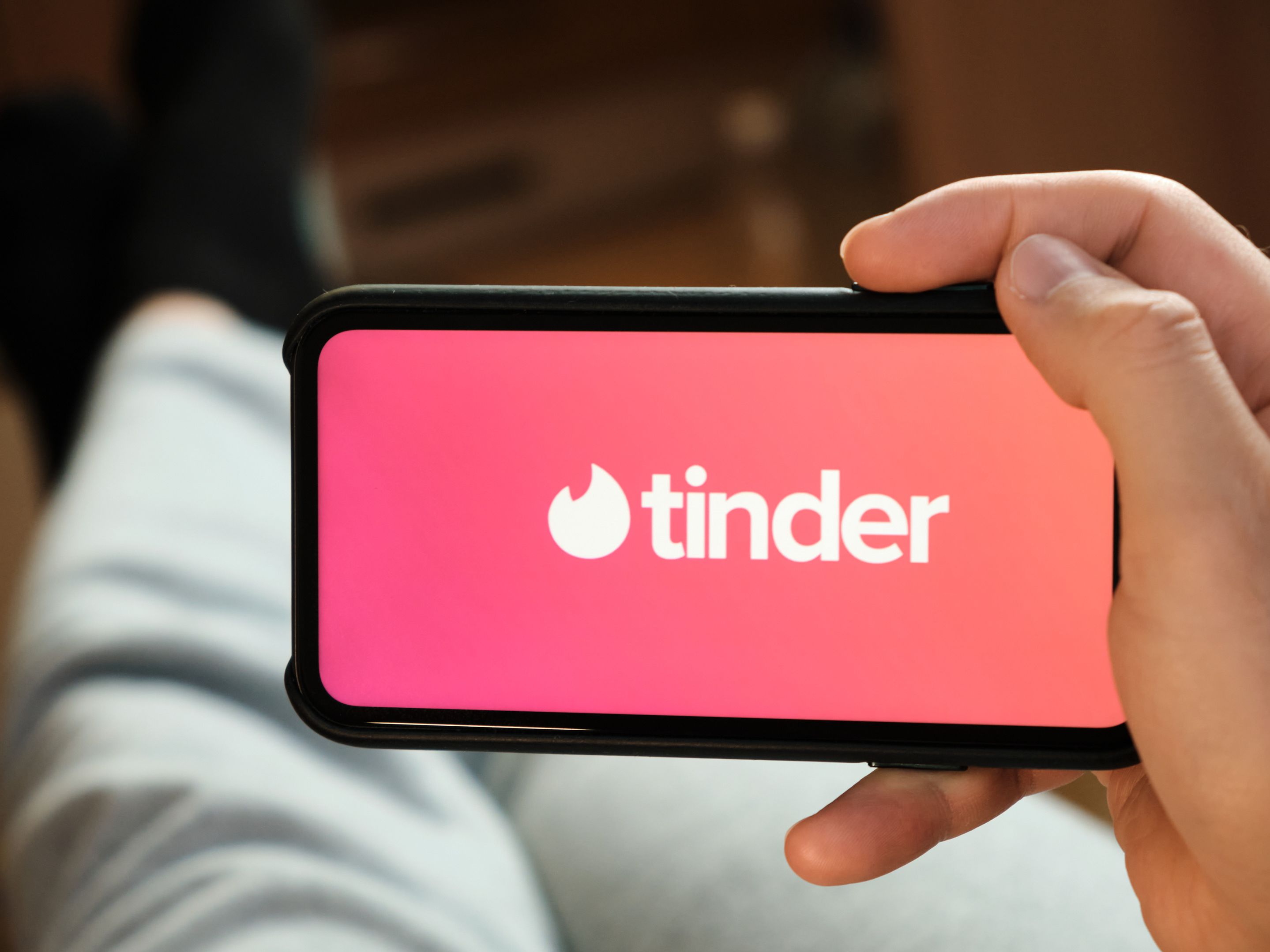 Dublin man burgled the home of Tinder date and threatened her with ...