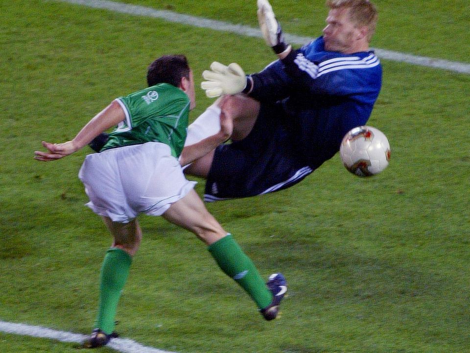 KASHIMA, JAPAN:  Irish forward Robbie Keane (L) scores a goal despite German goalkeeper Oliver Kahn during the Group E first round match Germany/Ireland of the 2002 FIFA World Cup in Korea and Japan, 05 June 2001 at Kashima Ibaraki Stadium. The game ended in a draw 1-1.  AFP PHOTO PHILIPPE HUGUEN (Photo credit should read PHILIPPE HUGUEN/AFP via Getty Images)