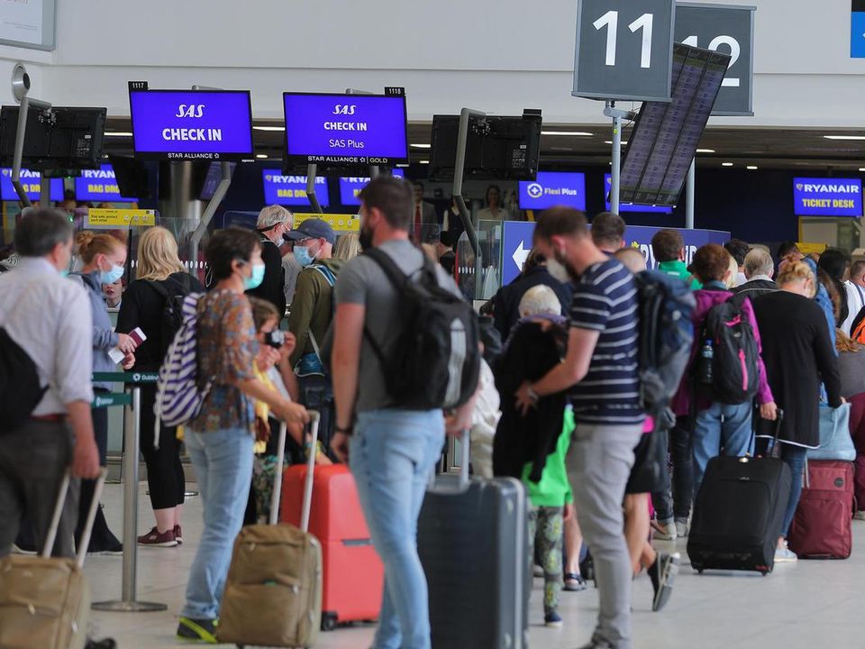 Long queues at Dublin Airport. Photo: Gerry Mooney/file photo