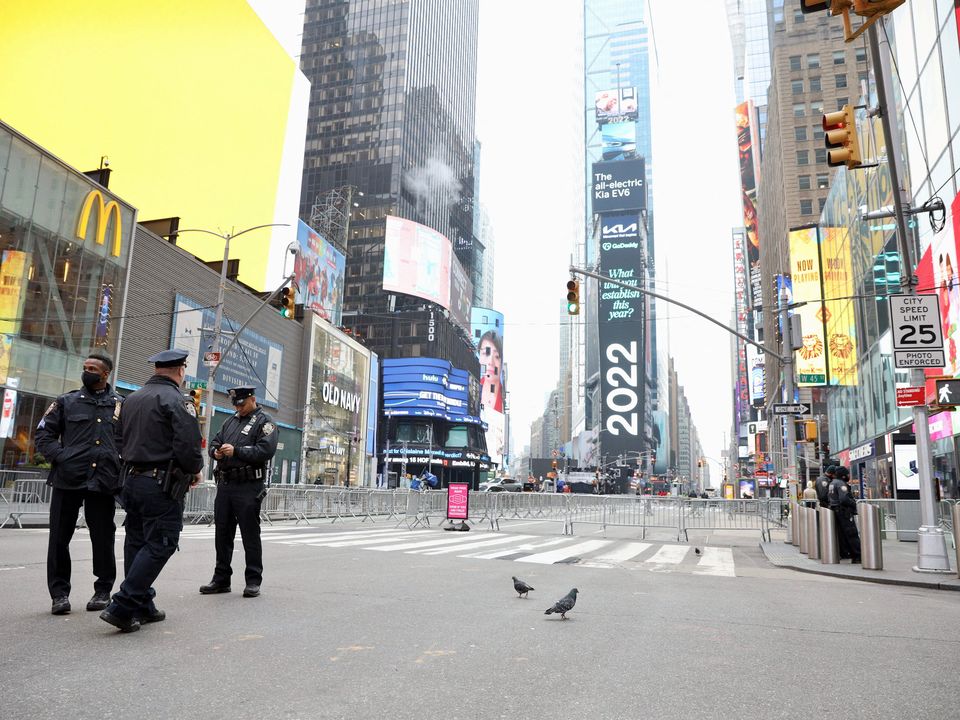 New York Police Department (NYPD) officers stand guard at Times Square. December 31, 2021. REUTERS/Stefan Jeremiah