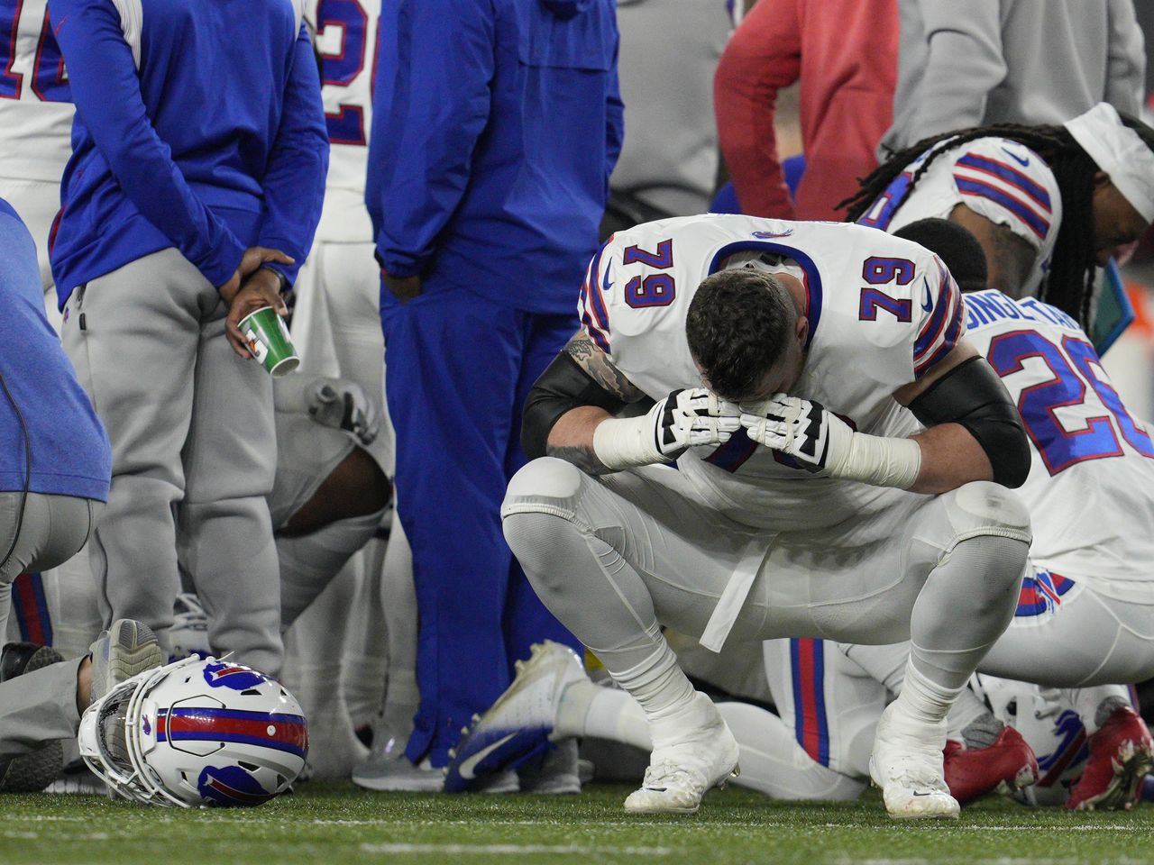 Buffalo Bills' Damar Hamlin in critical condition after cardiac arrest on  field, NFL