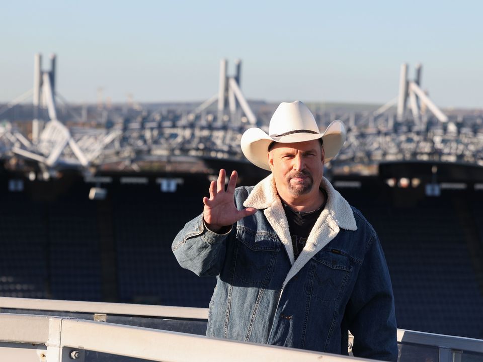 Garth Brooks will kick off his shows on Friday