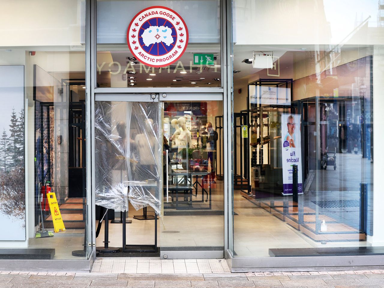 Canada goose discount robbery