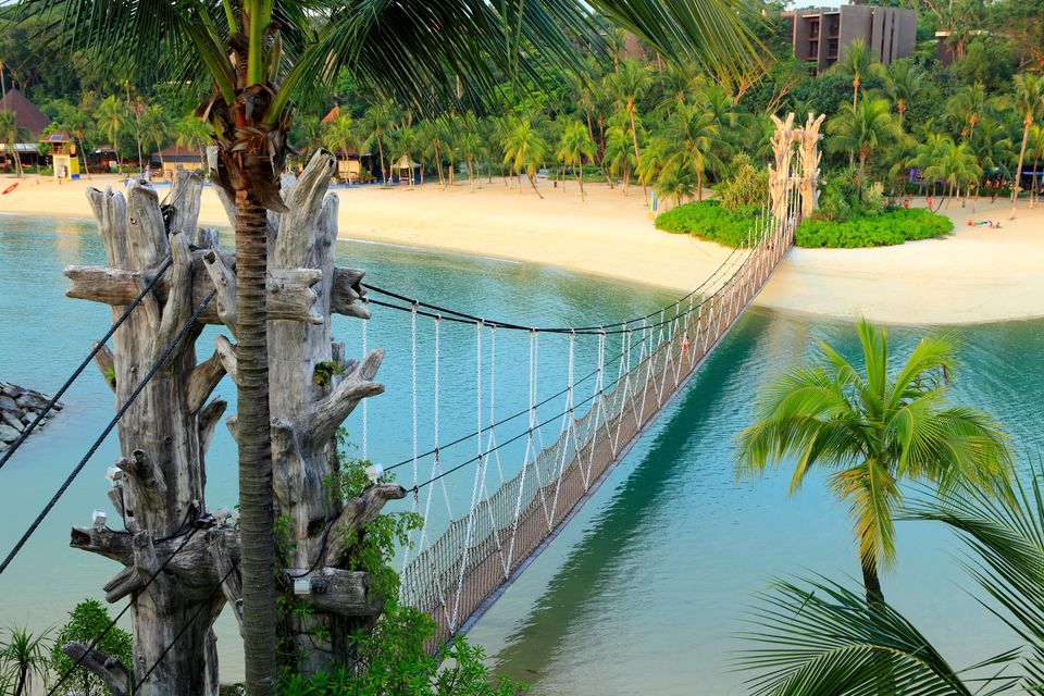 The suspension bridge at Palawan Beach