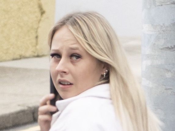 据称,多尼戈尔郡的年轻女子 Chloe Curran 在莱特肯尼夜间外出时袭击了两名女性,并抢劫了第三名女性 据称,多尼戈尔郡的年轻女子 Chloe Curran 在莱特肯尼夜间外出时袭击了两名女性,并抢劫了第三名女性