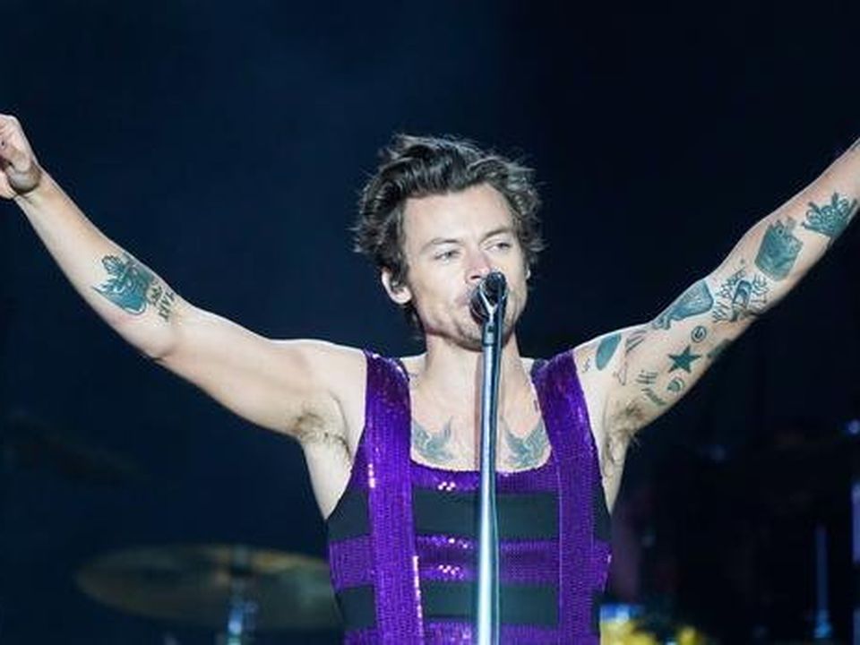 Big music stars are coming: hold onto your Harry Styles t-shirts and Brooks hats!