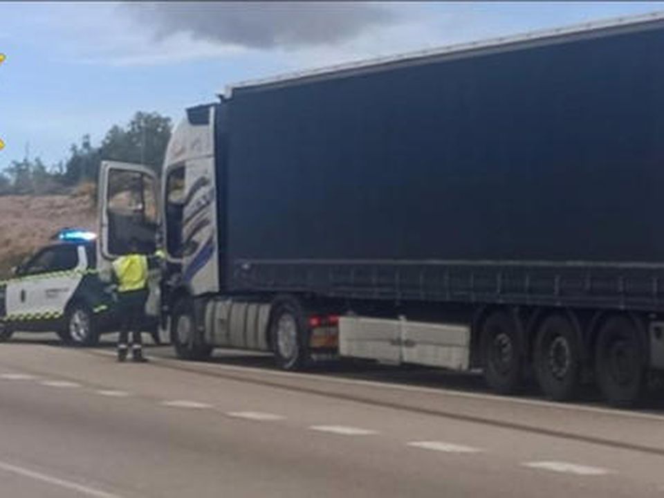 Dos camioneros irlandeses se enfrentan a la cárcel tras ser sorprendidos conduciendo cuatro veces el límite legal en España