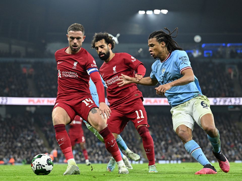 MANCHESTER, ENGLAND - DECEMBER 22: ( THE SUN OUT,THE SUN ON SUNDAY OUT ) Mohamed Salah of Liverpool and Jordan Henderson captain of Liverpool with m0  during the Carabao Cup Fourth Round match between Manchester City and Liverpool at Etihad Stadium on December 22, 2022 in Manchester, England. (Photo by Andrew Powell/Liverpool FC via Getty Images)