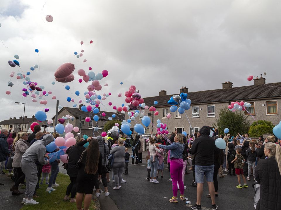 Crowds gather at a balloon release vigil this evening at Rossfield Avenue, Tallaght. Photo: Colin Keegan, Collins Dublin