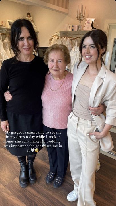Bonnie with her mum and nana at her final dress fitting (Bonnie Ryan/Instagram)
