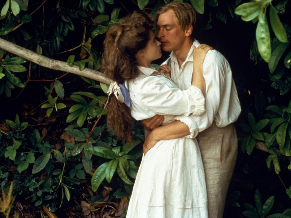 Julian Sands and Helena Bonham-Carter in A Room With a View (1985)