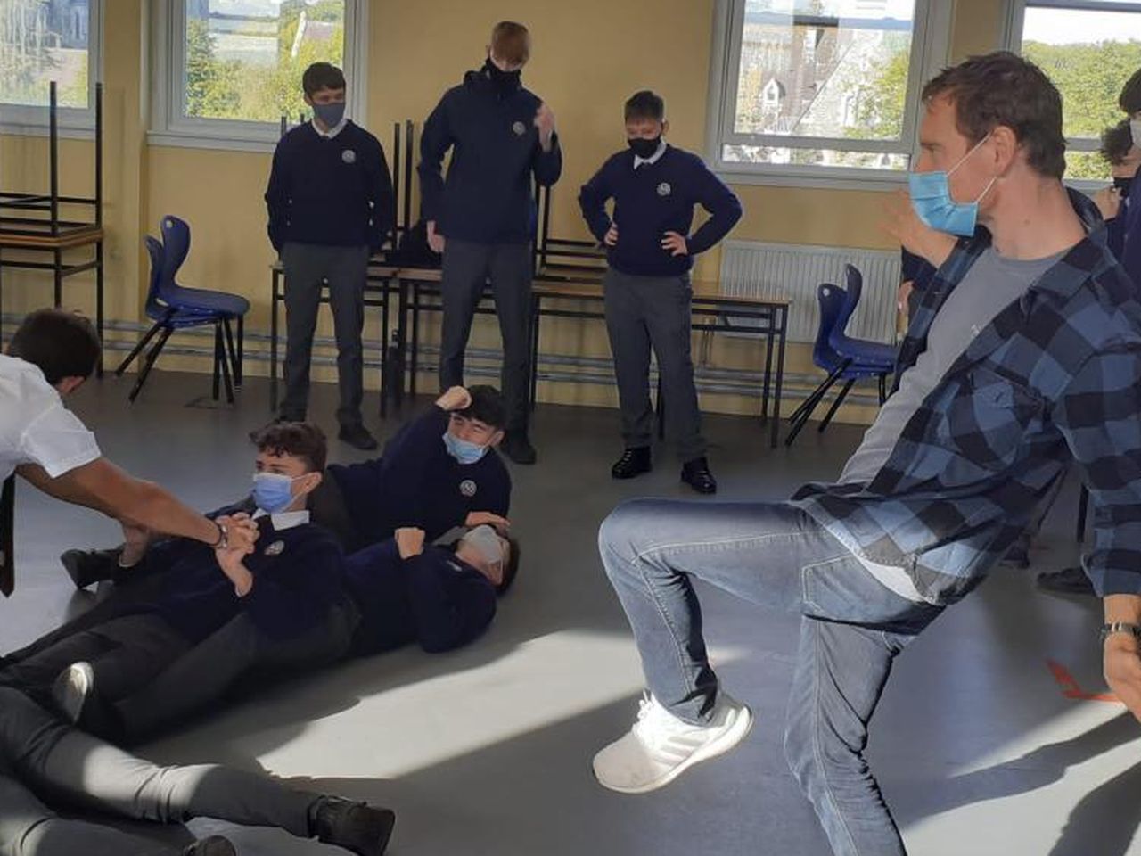 Michael Fassbender surprises Killarney students with drama workshop at ...