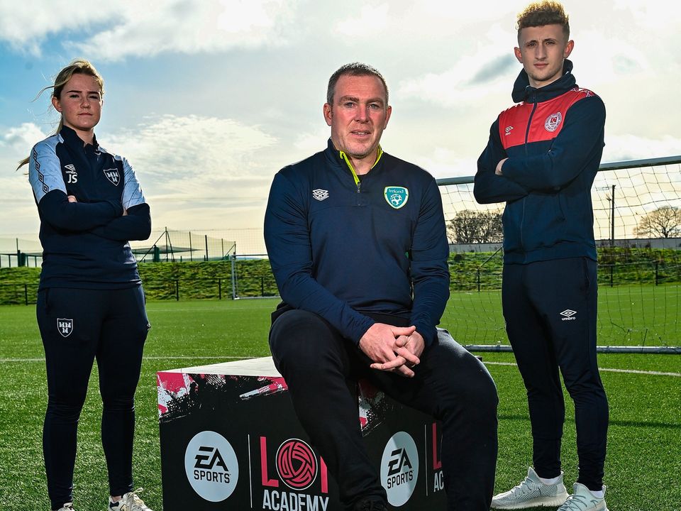 Former Republic of Ireland international Richard Dunne with Jessie Stapleton of Shelbourne and Sam Curtis of St Patrick's Athletic at the launch of the EA SPORTS LOI Academy development programme. Photo by: Piaras Ó Mídheach/Sportsfile