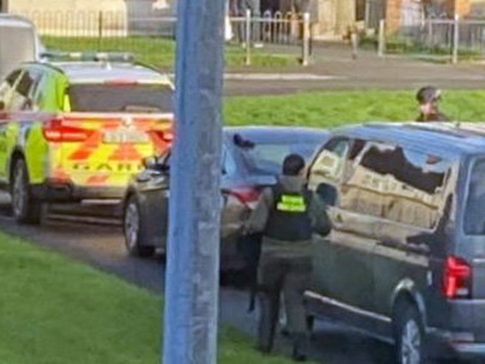 Members of the Garda Armed Response Unit pictured at An Caisleán Mór during this morning's raid. 
