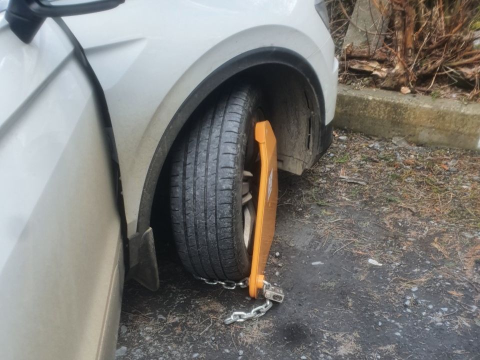 The clamped car