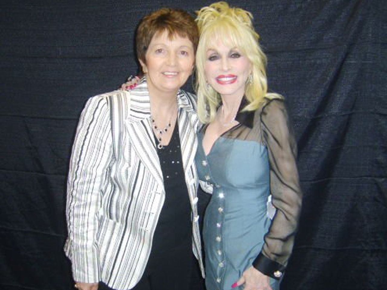 Dolly Parton first to congratulate Margo O'Donnell after Irish Country Music Hall of Fame induction - SundayWorld.com