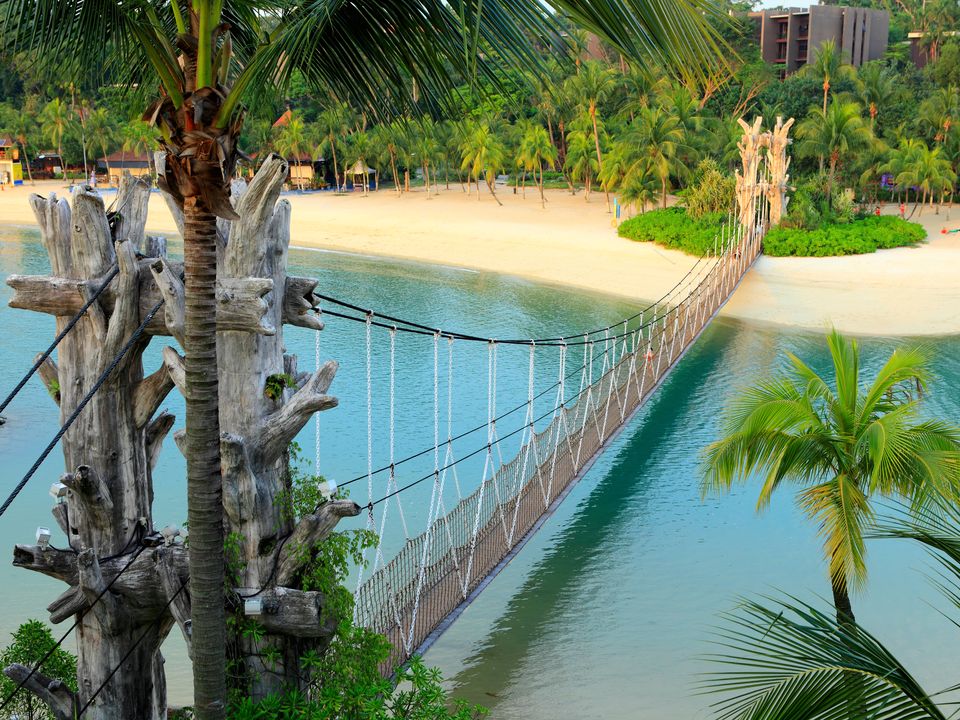 The suspension bridge at Palawan Beach