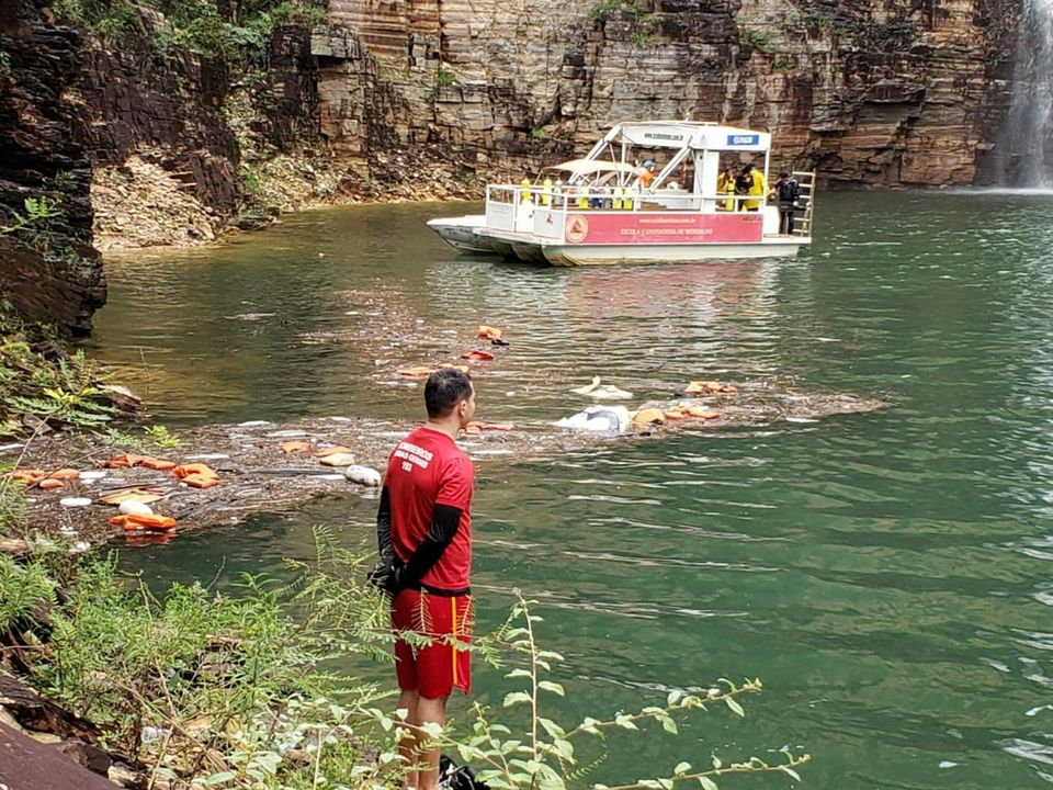 Firefighters of Minas Gerais state search for victms after a wall of rock collapsed on top of motor boats below a waterfall in Capitolio, in Minas Gerais state, Brazil January 8, 2022. Fire Brigade of Minas Gerais/Handout via REUTERS