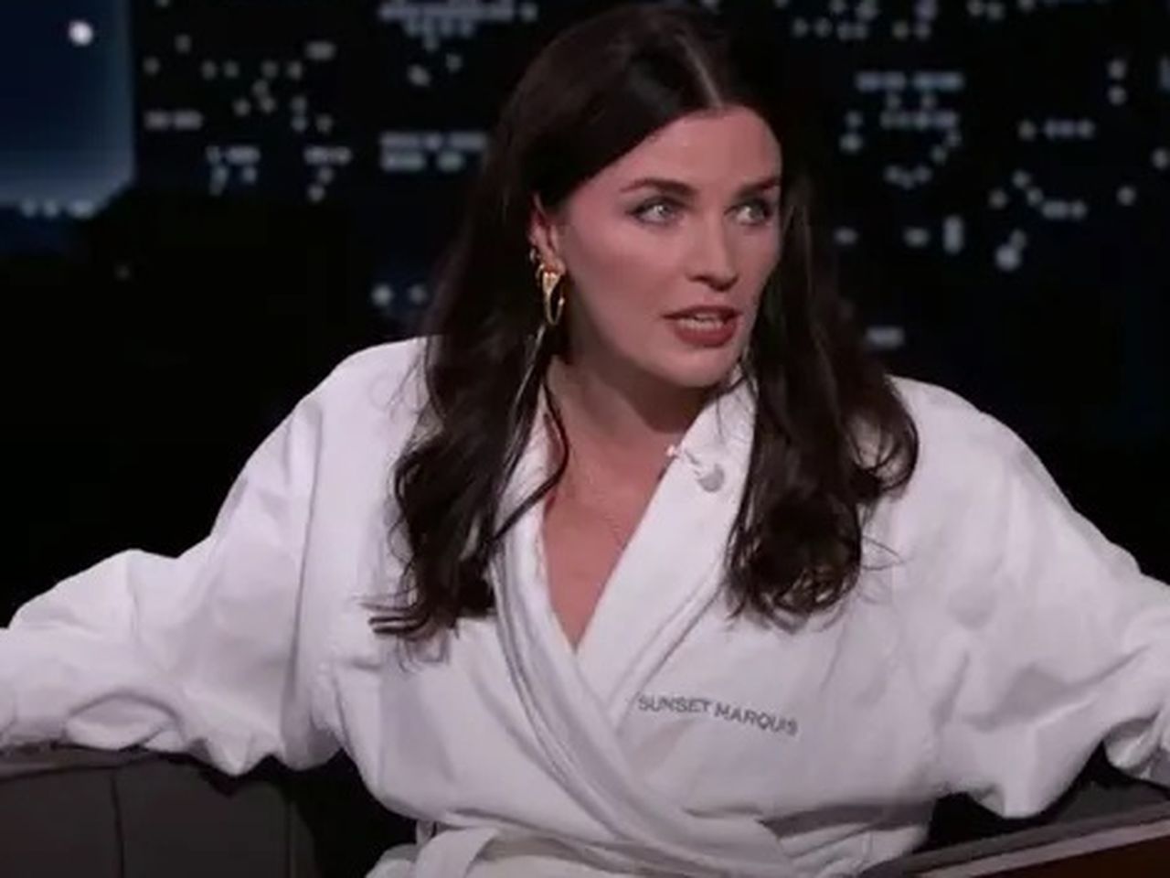 Aisling Bea appears on Jimmy Kimmel Live in dressing gown after airline  loses luggage - SundayWorld.com