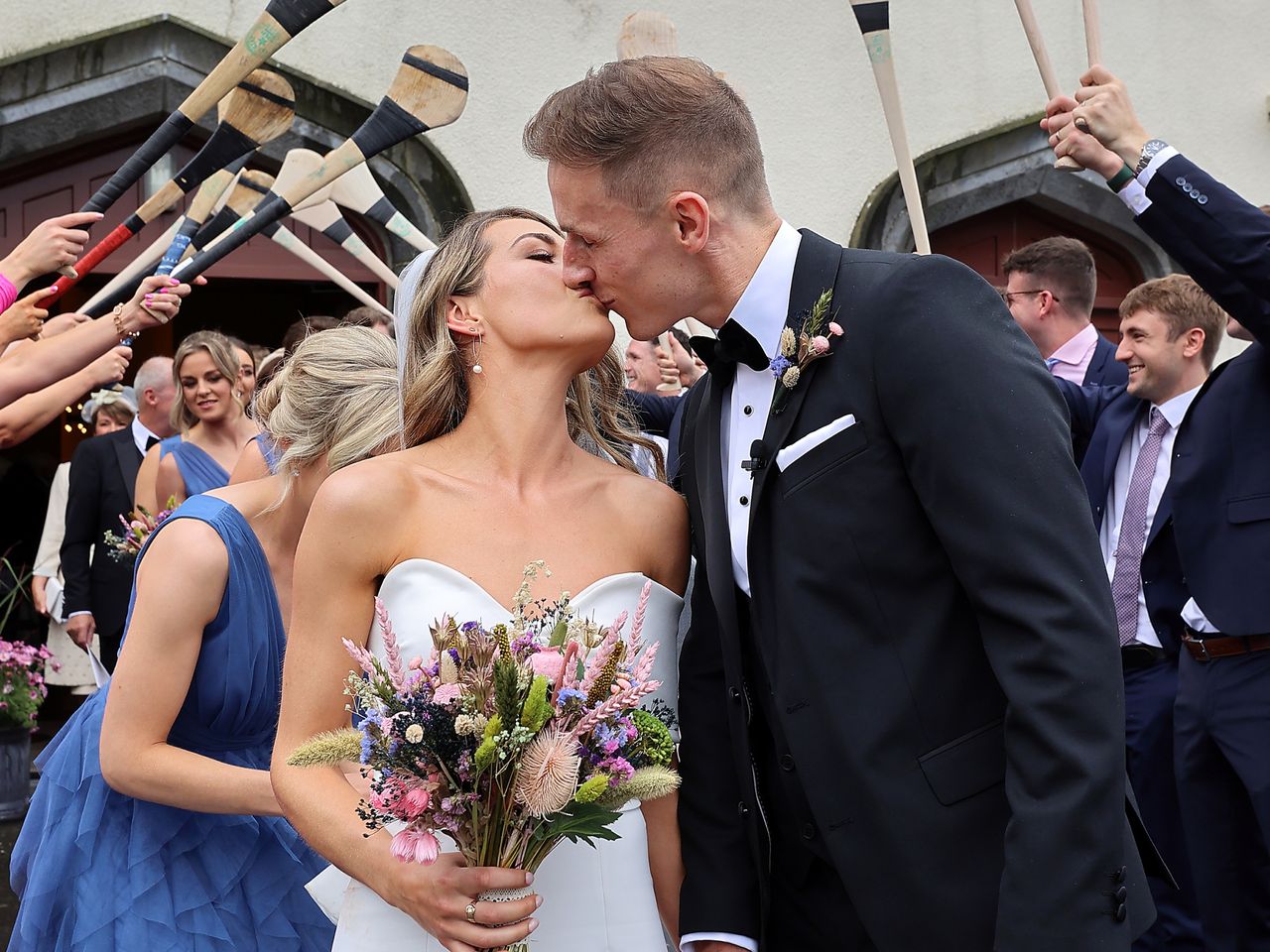 Kilkenny GAA star Cillian Buckley marries Niamh Dowling on eve of All ...