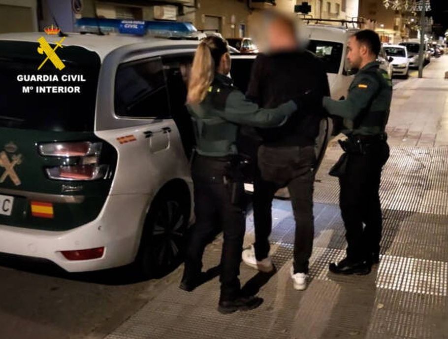 Ryon Fitzpatrick being arrested by Spanish police