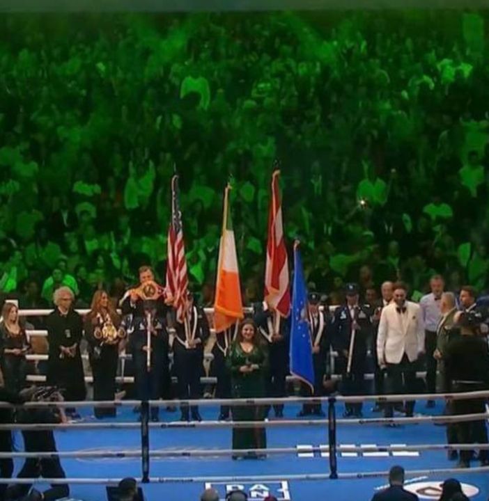 Cathy singing before the fight