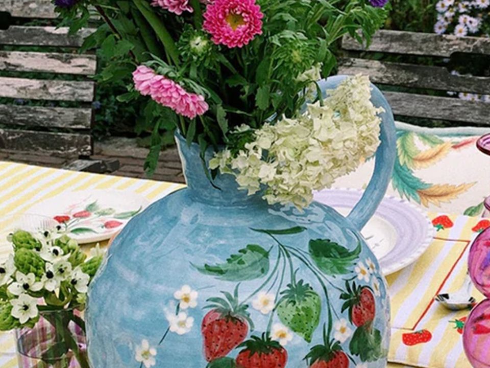 Avoca Anna+Nina strawberry fields vase, €79.95