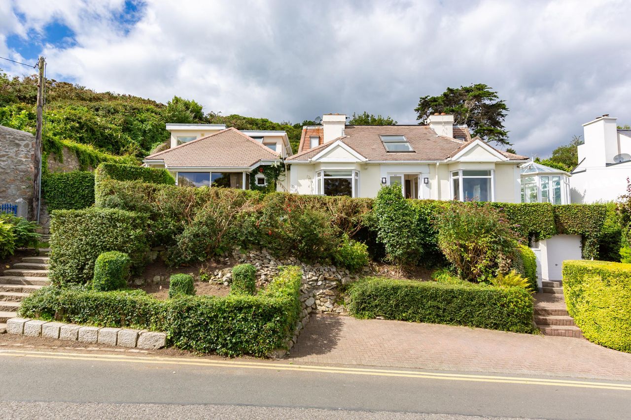 Take a look inside the €2.95m Dalkey seafront pad Jane Seymour made her ...