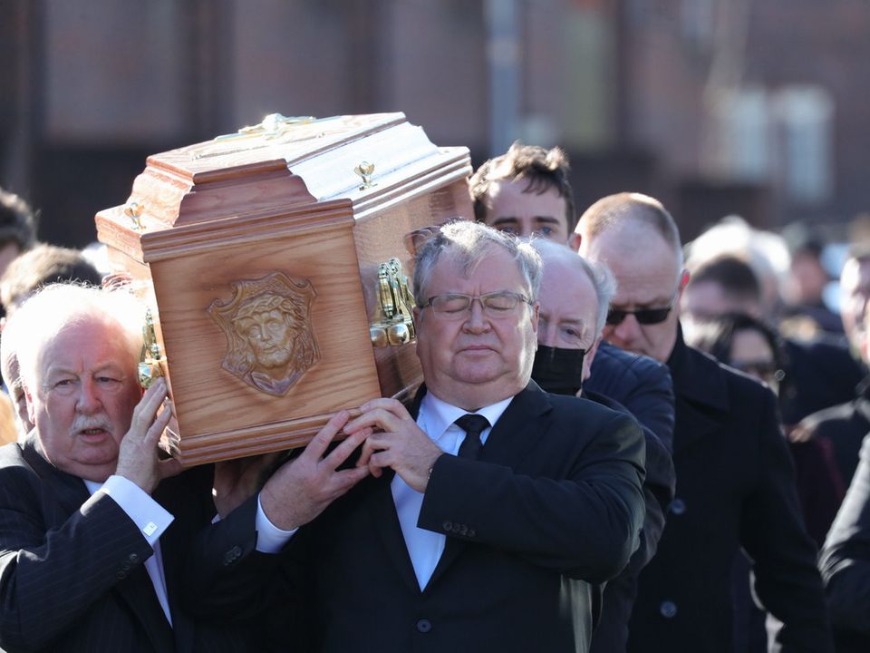 Joe Duffy carries the coffin of his mother Mabel to St Matthew's Church, Ballyfermot Dublin this morning. Photo by Colin Keegan