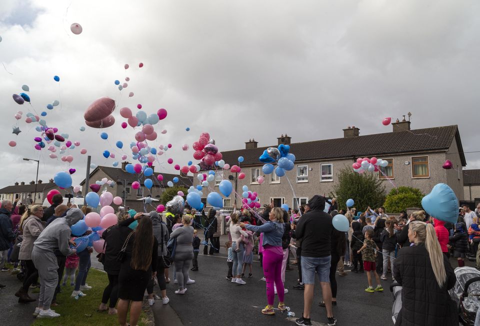 Crowds gather at a balloon release vigil this evening at Rossfield Avenue, Tallaght. Photo: Colin Keegan, Collins Dublin