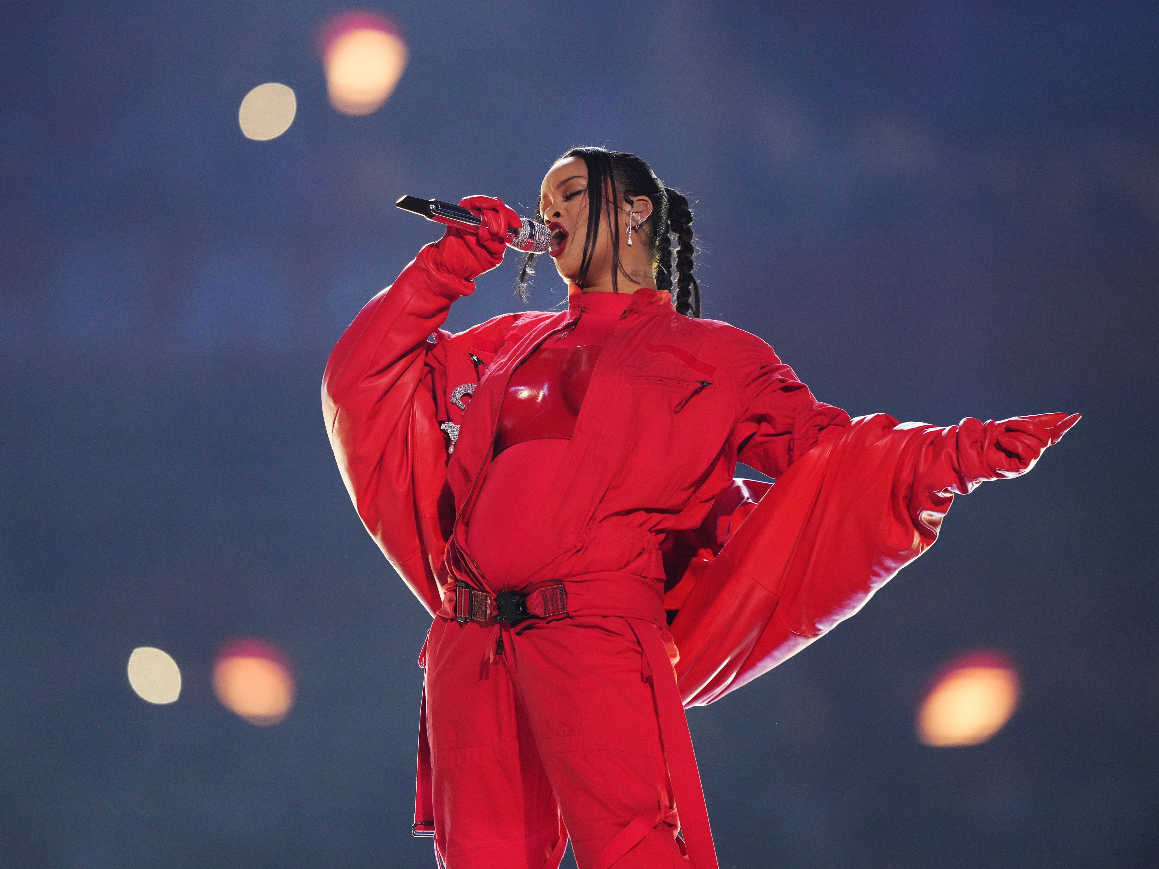 Rihanna Super Bowl: Singer announces pregnancy during half-time ...