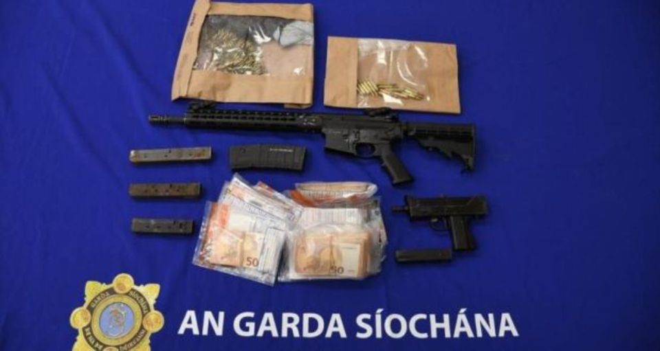Guns, bullets and €47k in cash taken by Gardaí from a ‘Mr Flashy’ safe house