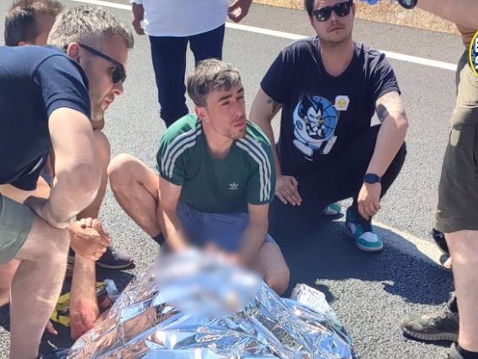 DFB crew assist injured man. Photo: Emergencias Sevilla/Twitter