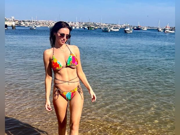 Una Healy comemorou seu aniversário com férias glamorosas de sol em Lisboa, Portugal