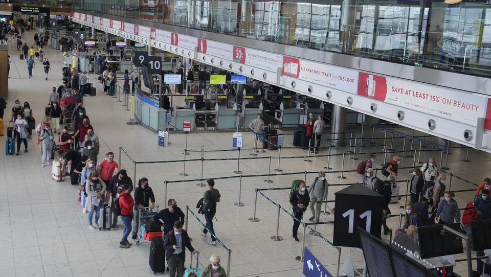 File photo: Long queues for security at Dublin Airport Photo: Gerry Mooney.