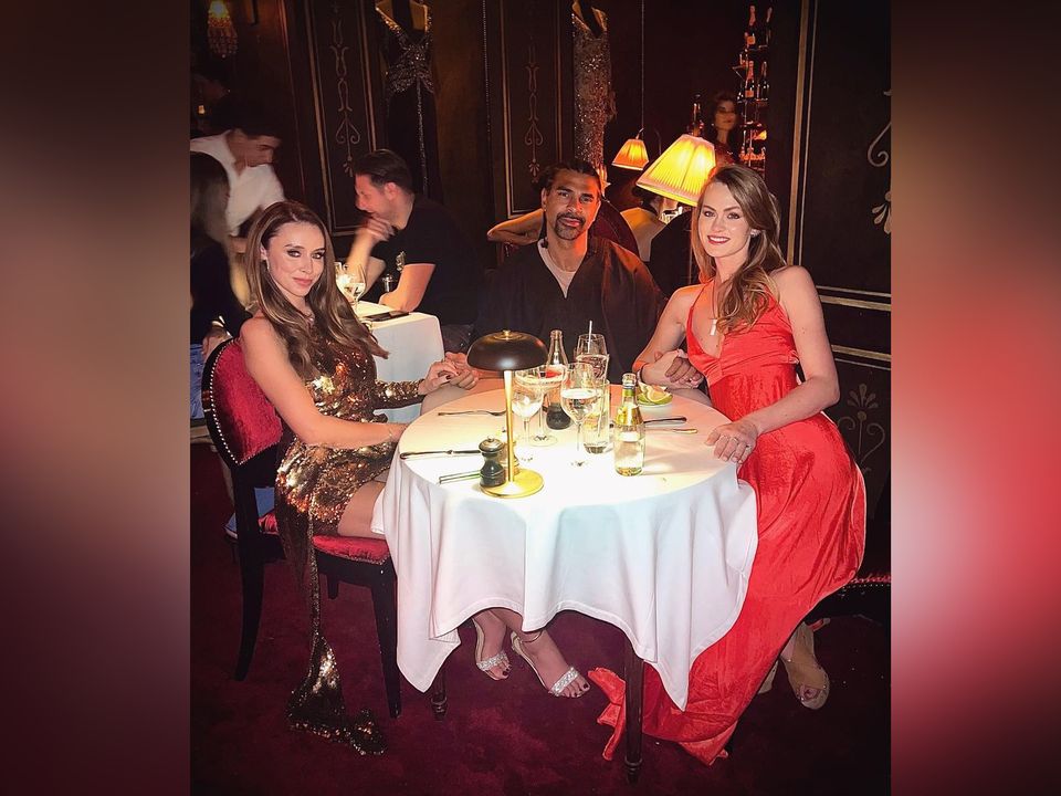 Una sent fans into a frenzy when she shared a photo of her holding hands with boxing champ David Haye and his girlfriend Siân Osborne at dinner