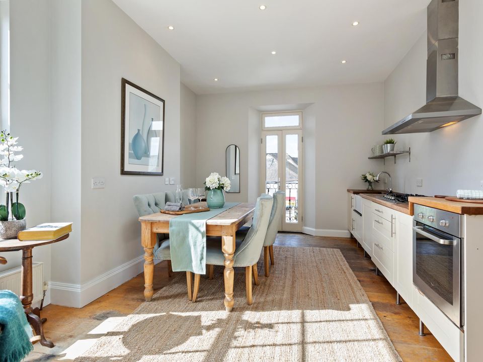 The kitchen/dining room