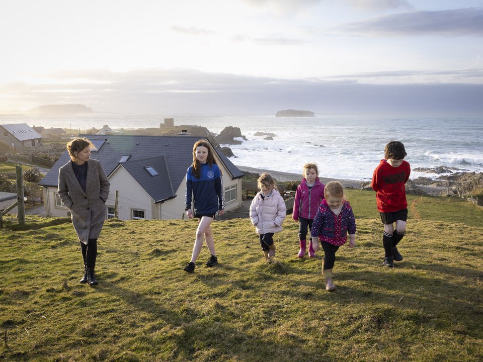 Yvonne McLaughlin with five of her seven children, Sarah (11), JP (10), Grace (7), Áine (5) and Clara (3) on the hill behind their mica-affected home at Isle of Doagh, Co Donegal. Photo: Joe Dunne
