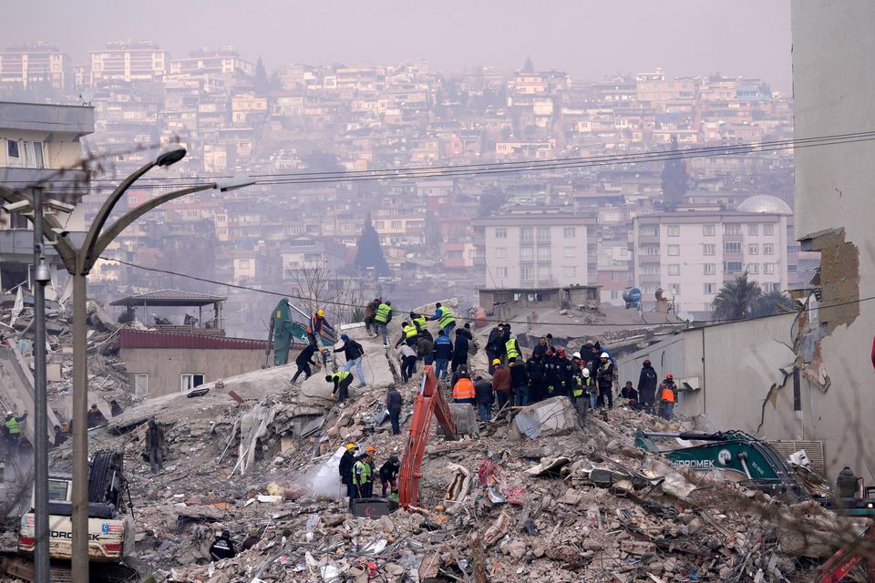 Rescuers and volunteers search for survivors in a quake-destroyed building in Kahramanmaras, southeast Turkey. Photo: AP