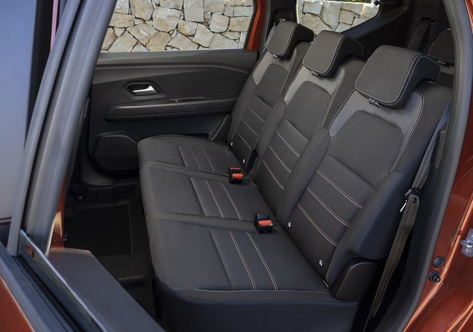 DACIA JOGGER TCe 110 (PETROL) EXTREME LIMITED EDITION TERRACOTTA BROWN 7-SEATTER - ROW 2