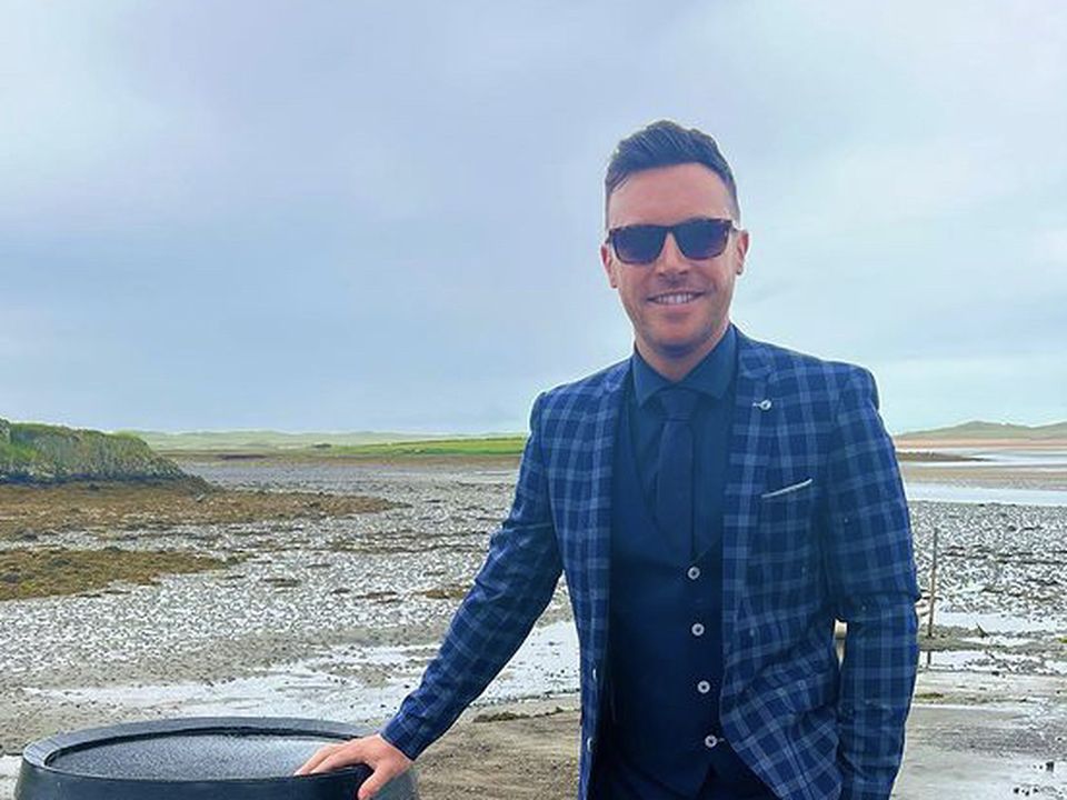 Nathan Carter steps out in Navy suit for Lisa McHugh's wedding to Nathan Khan