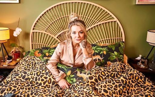 Sheridan Smith in Rosie Molloy Gives Up Everything