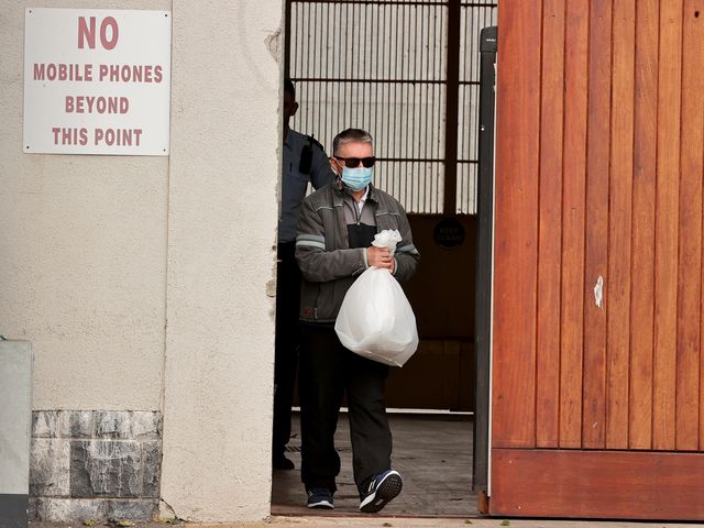 Moment ‘Border Fox’ Dessie O’Hare (68) walks free from prison after six ...