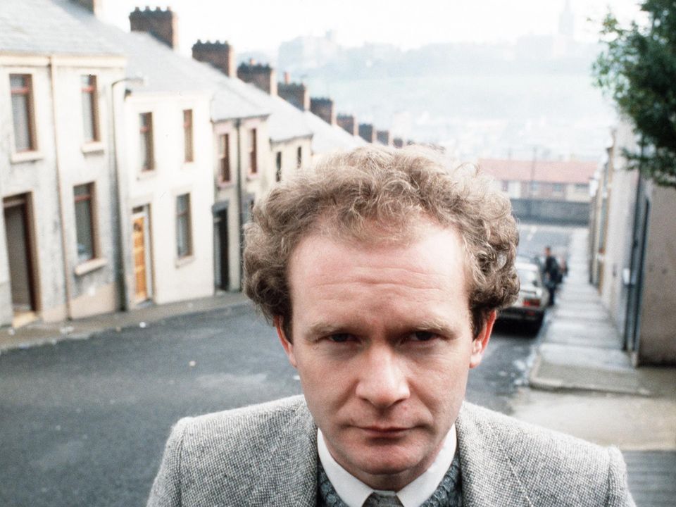 PACEMAKER PRESS INTL. BELFAST. Martin McGuinness pictured in Derry with Rossville Flats in background and other street scenes. 11/11/85.
1148/85/bwc 