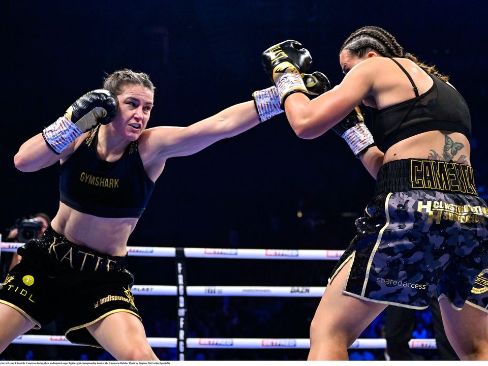 25 November 2023; Katie Taylor, left, and Chantelle Cameron during their undisputed super lightweight championship bout at the 3Arena in Dublin. Photo by Stephen McCarthy/Sportsfile