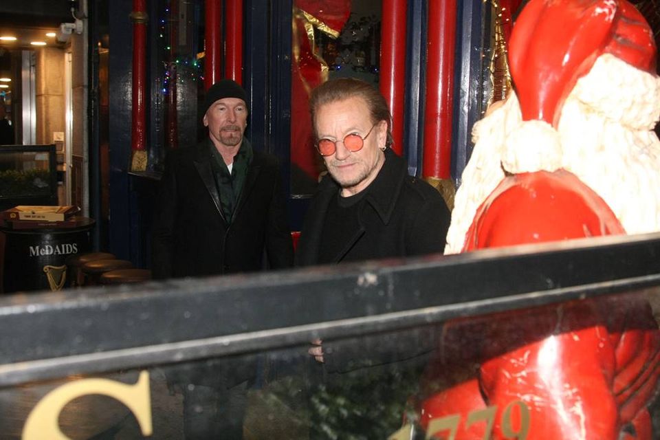 Bono and The Edge in the pub
