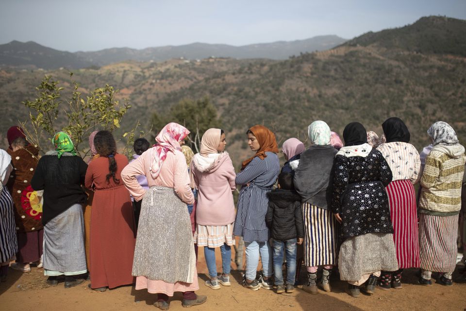 Women watch the rescue attempt (Mosa’ab Elshamy/AP)