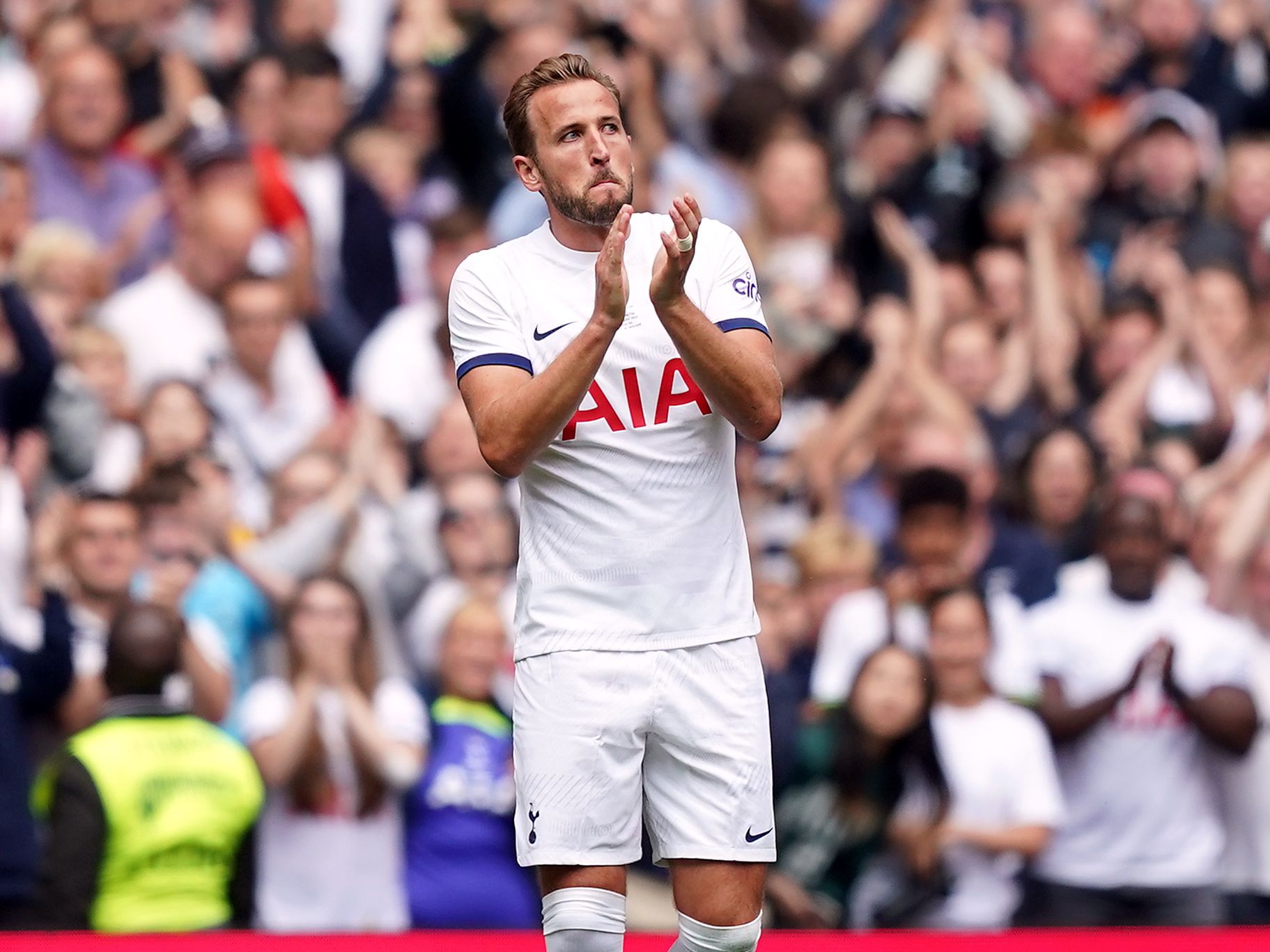 BREAKING: Bayern Munich submit €70m bid for Harry Kane - Cartilage Free  Captain